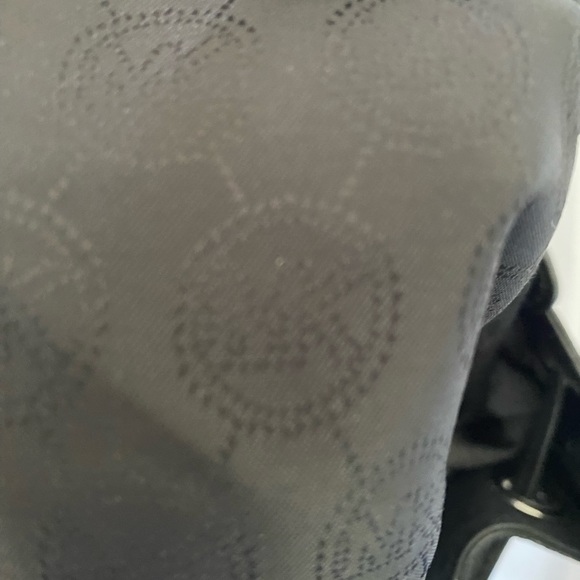 MICHAEL KORS Soft Leather black bucket purse with shoulder strap - Picture 8 of 14